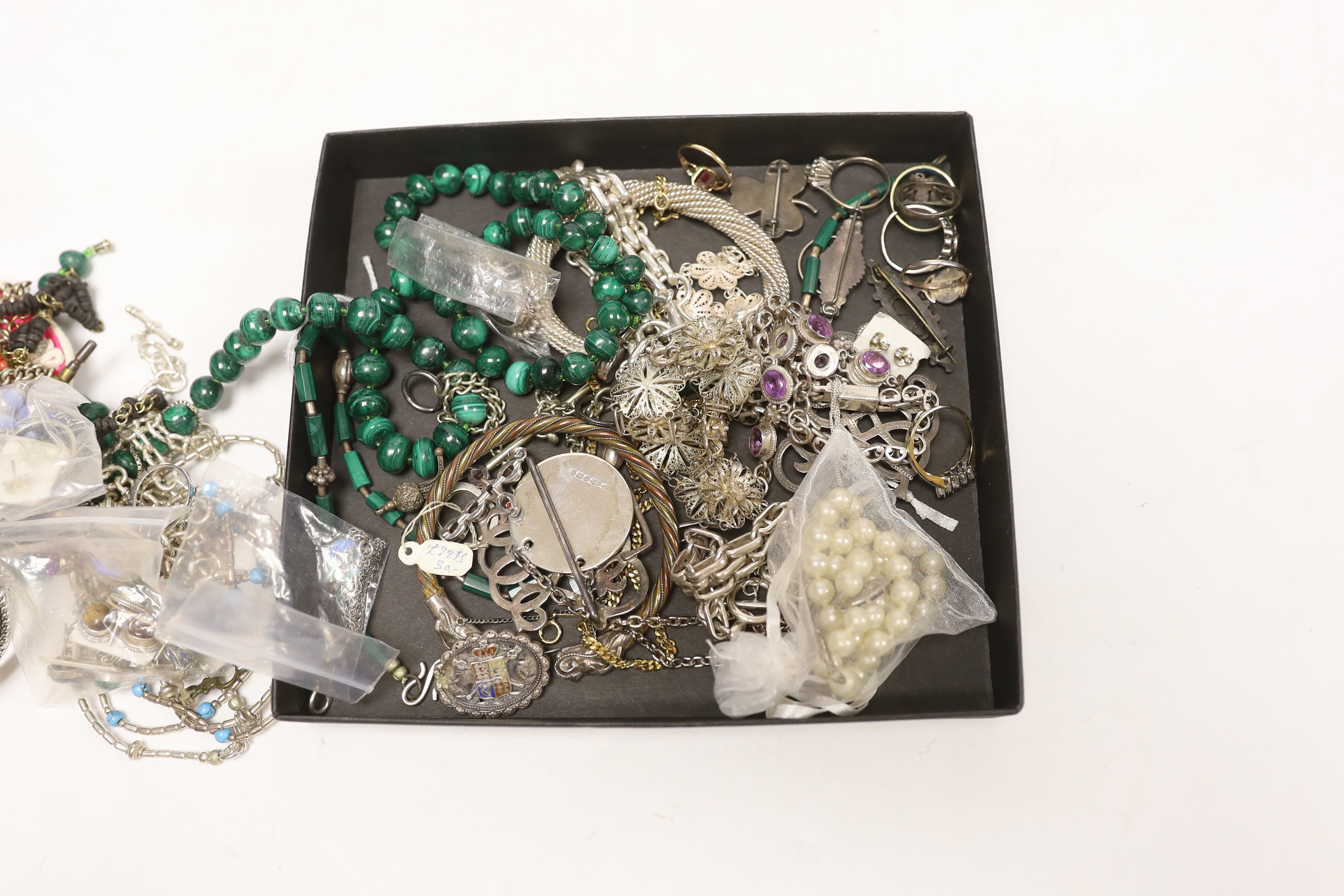 A mixed group of silver, white metal and other jewellery, including a malachite necklace.